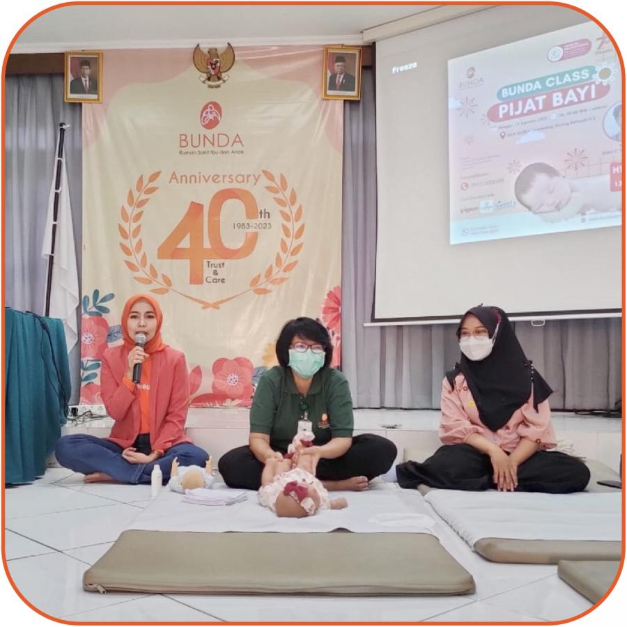 KESERUAN BUNDA PILATES PIJAT BAYI